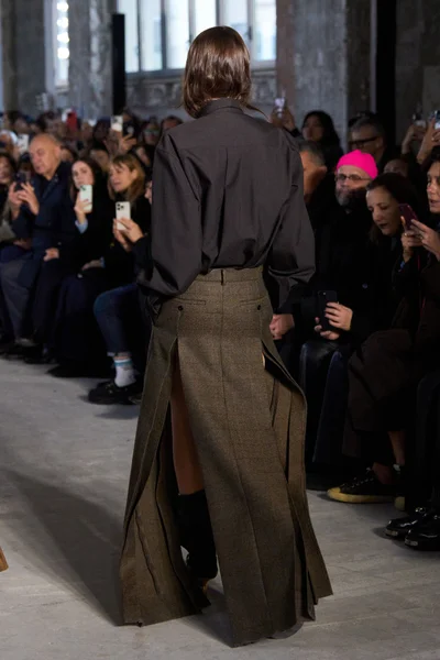 Look 4